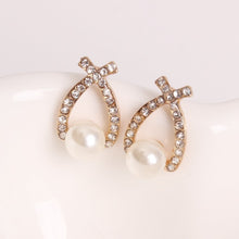 Load image into Gallery viewer, Elegant Pearl Stud Earrings